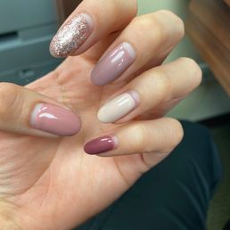 Going on 4 weeks no chip! Wish I would've taken pics when freshly done but they've lasted this long and going strong! Going on 4 weeks no chip! Wish I would've taken pics when freshly done but they've lasted this long and going strong!