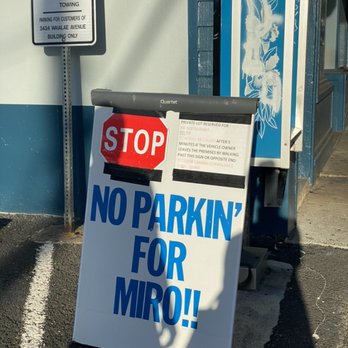 Miro Kaimuki - Oof, the parking lot to the left of miro is for XO and businesses. They'll watch where you go too. - Asian Fusion Near Me - Honolulu, Hawaii Miro Kaimuki - Oof, the parking lot to the left of miro is for XO and businesses. They'll watch where you go too. - Asian Fusion Near Me - Honolulu, Hawaii