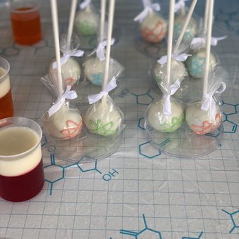 The Lil Bit Bakery - Cake pops - Desserts Near Me