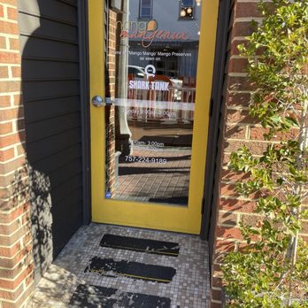Mango Mangeaux - New American Near Me - Hampton, Virginia