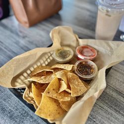 Mi Lindo Sinaloa - Complimentary chips and salsa
