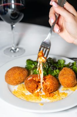 Sandro's by null
