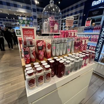 Bath & Body Works - Cosmetics & Beauty Supply Near Me - Roseville, Michigan