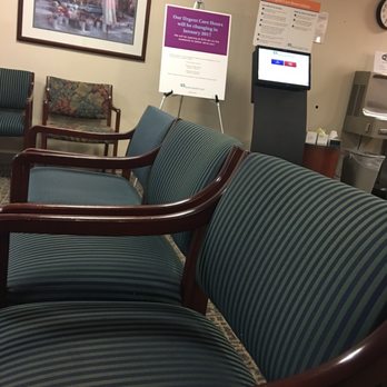 Aurora Health Center - Check in machine - Internal Medicine Near Me - Greenfield, Wisconsin