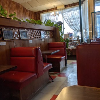 Red Goose Restaurant - booths, tables, and a chandelier - Breakfast & Brunch Near Me - Edmonton, Alberta
