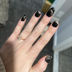 Q Nails - You can see my nails have barely grown since my appointment, before more than half of them broke off.