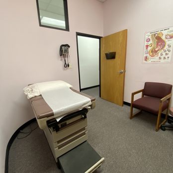 La Mirada Women's Clinic - Exam room - Obstetricians & Gynecologists Near Me - Whittier, California La Mirada Women's Clinic - Exam room - Obstetricians & Gynecologists Near Me - Whittier, California