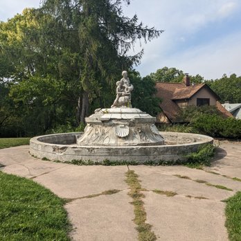 Annie Stewart Fountain - Annie Stewart Fountain, Madison - Public Art Near Me - Madison, Wisconsin