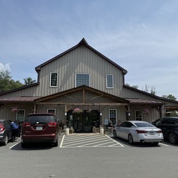 Messick's Farm Market - Messicks storefront - Farmers Market Near Me - Bealeton, Virginia