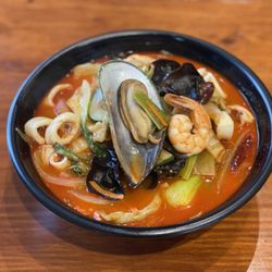ReFresh Food & Drinks - Jjamppong spicy seafood soup