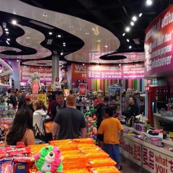 IT'SUGAR - Interior - Candy Stores Near Me - Universal City, California IT'SUGAR - Interior - Candy Stores Near Me - Universal City, California