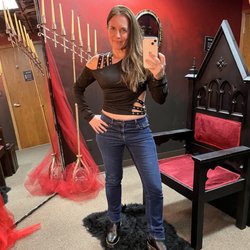 Omen - When I started my morning I did not intend to try on tops and take selfies. But the OMEN dressing room demands that you do and post!