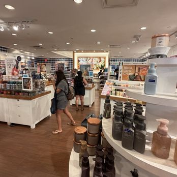 Bath & Body Works - Cosmetics & Beauty Supply Near Me - Orange, California
