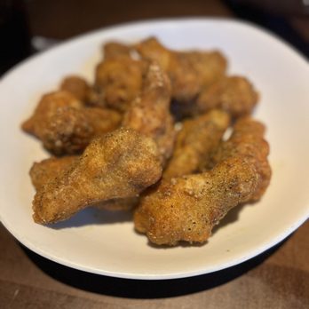 Yard House - Crispy Traditional Wings, lemon pepper - New American Near Me - Austin, Texas