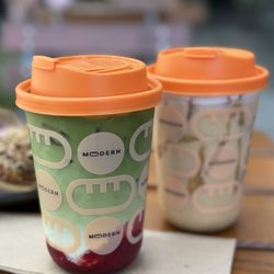 Raspberry Matcha & Cinnamon Bun Latte IG: @ammysalamii