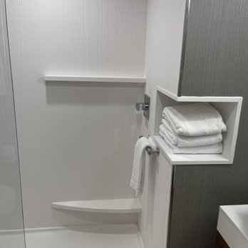 Courtyard by Marriott St. Joseph Benton Harbor - Shower design - Hotels Near Me - Benton Harbor, Michigan Courtyard by Marriott St. Joseph Benton Harbor - Shower design - Hotels Near Me - Benton Harbor, Michigan