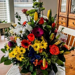 Gardenspot Floral - Spring Bouquet center piece.