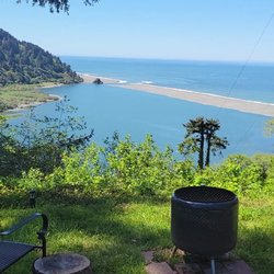 Book Stay Hop - Requa House located in Klamath California, provides spectacular views and tranquility.