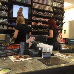 Hanging at The Color Bar at Kate's Kuts! Hanging at The Color Bar at Kate's Kuts!