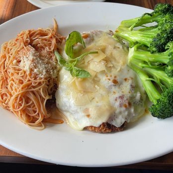 The Kettle - Spicy Chicken Parmesan - Diners Near Me - Manhattan Beach, California