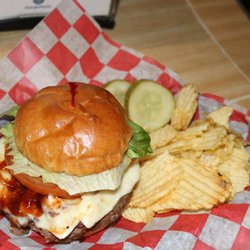 The Q Sports Bar & Grill - Yum!