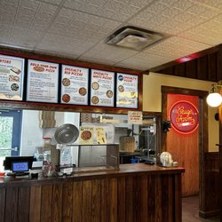Cruze Farm Pizza Barn - Love the old retro vibes inside the Pizza Barn.