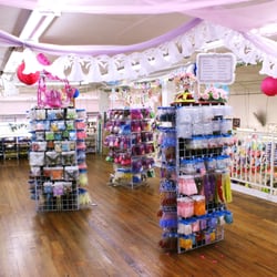 Maple Craft - Upstairs Party Supplies