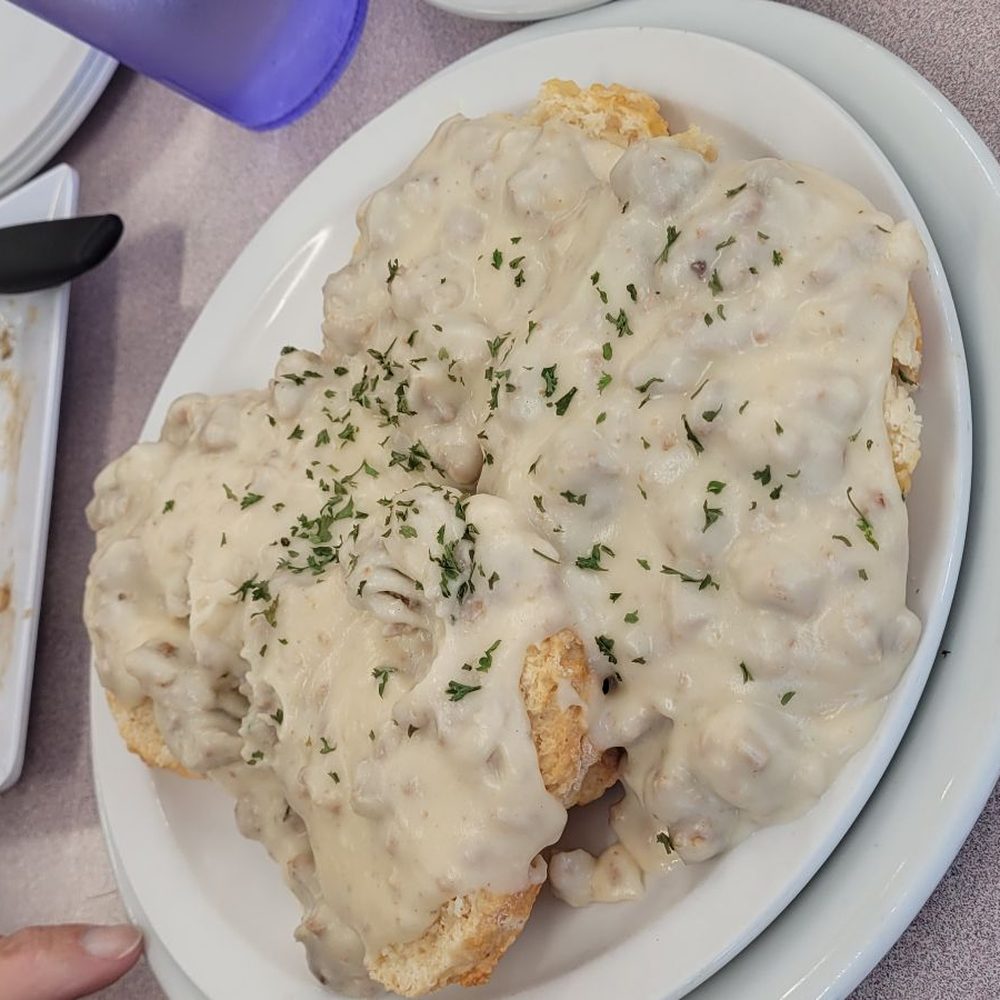 Bette's Place - Biscuits amd gravy - Breakfast & Brunch Near Me - Hood River, Oregon Bette's Place - Biscuits amd gravy - Breakfast & Brunch Near Me - Hood River, Oregon