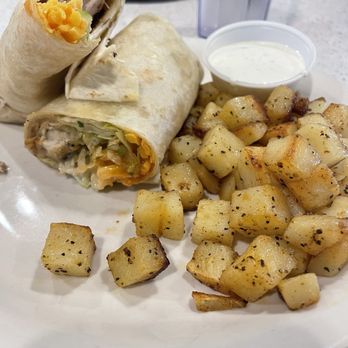 Eat'n Park - Buffalo chicken wrap - American Near Me - Pittsburgh, Pennsylvania Eat'n Park - Buffalo chicken wrap - American Near Me - Pittsburgh, Pennsylvania