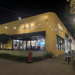 Peet's coffee outdoor seating