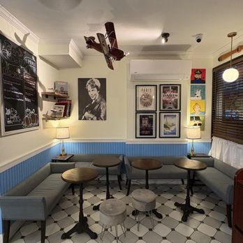 L'Avion Café - Themed Cafes Near Me - New York, New York