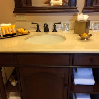 Hotel Viata Austin - Amenities and nice walk in (with seat) shower - Hotels Near Me - Austin, Texas Hotel Viata Austin - Amenities and nice walk in (with seat) shower - Hotels Near Me - Austin, Texas