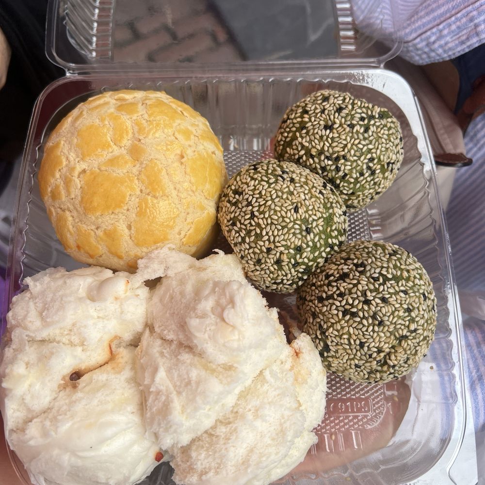 Mee Sum Pastry - Green Tea Sesame Ball, Curry Pineapple Bun, Roast Pork Bun - Seafood Near Me - Seattle, Washington Mee Sum Pastry - Green Tea Sesame Ball, Curry Pineapple Bun, Roast Pork Bun - Seafood Near Me - Seattle, Washington