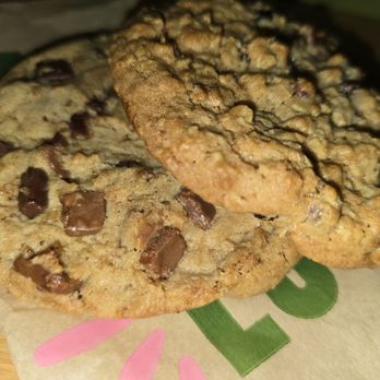 Panera Bread - Chocolate Chips & Raisins cookies - Sandwiches Near Me - St Louis, Missouri Panera Bread - Chocolate Chips & Raisins cookies - Sandwiches Near Me - St Louis, Missouri