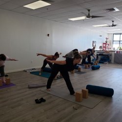 Palmetto Yoga & Reiki Center - Strength, Stretch & Balance Class (Seasoned Beginner) - Saturdays 10 am & 11:15 am Palmetto Yoga & Reiki Center www.palmetto.yoga