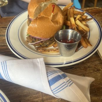 East Harlem Bottling - Veggie burger - Beer Bar Near Me - New York, New York East Harlem Bottling - Veggie burger - Beer Bar Near Me - New York, New York