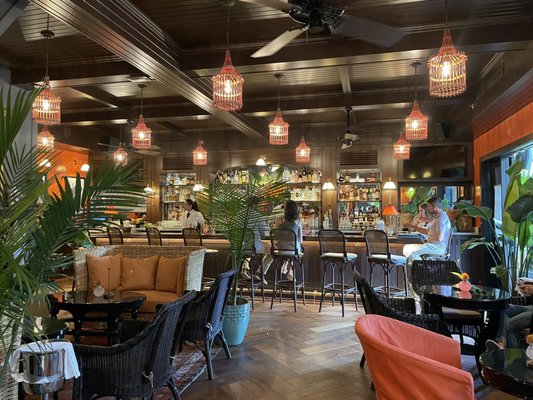 Le Colonial Lake Forest by null