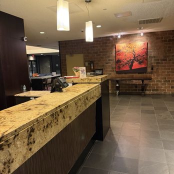 DoubleTree by Hilton Hotel Billings - Front desk - Hotels Near Me - Billings, Montana DoubleTree by Hilton Hotel Billings - Front desk - Hotels Near Me - Billings, Montana