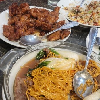 CF Cheng - Pan fried noodles w/ beef and honey garlic pork chop - Chinese Near Me - Sacramento, California CF Cheng - Pan fried noodles w/ beef and honey garlic pork chop - Chinese Near Me - Sacramento, California