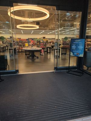 Barnes & Noble by null
