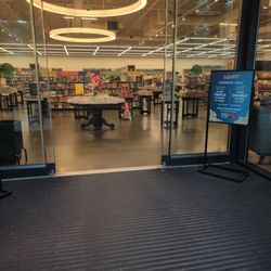 Barnes & Noble - Entrance