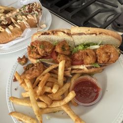 New Orleans Halal - Shrimp Poboy no sauce