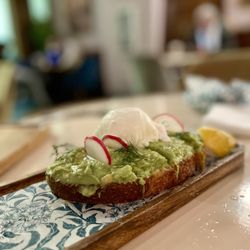 Felix Roasting - Avocado toast w egg