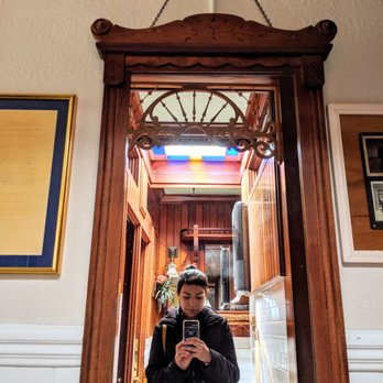 San Remo Hotel - Bathroom mirror - Hotels Near Me - San Francisco, California San Remo Hotel - Bathroom mirror - Hotels Near Me - San Francisco, California