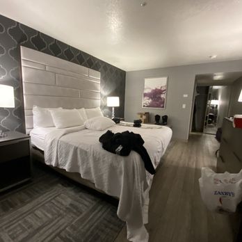 Abbey Inn & Suites - King room - Hotels Near Me - Cedar City, Utah