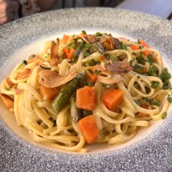 Blackwall Hitch - Lemon chicken pasta - Cocktail Bars Near Me - Annapolis, Maryland