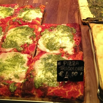 Batti Batti - tricolore pizza! (pesto pizza) - Sandwiches Near Me - Vernazza, SP Batti Batti - tricolore pizza! (pesto pizza) - Sandwiches Near Me - Vernazza, SP