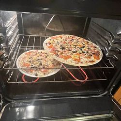 Papa Murphy's - Pizza's goin in the back over 425 degrees
