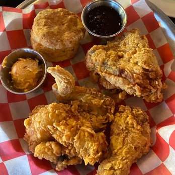 Queens Bully - Fried Chicken & Biscuit - Gastropubs Near Me - Forest Hills, New York