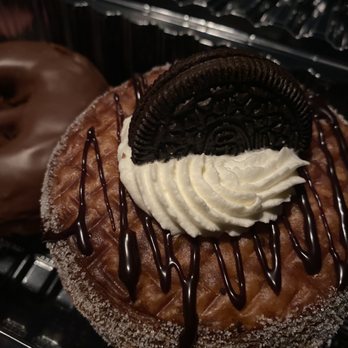 Friendly Donuts - Oreo Cronut | Crispy, tender with the perfect ratio of cream to cronut - Donuts Near Me - Orange, California Friendly Donuts - Oreo Cronut | Crispy, tender with the perfect ratio of cream to cronut - Donuts Near Me - Orange, California